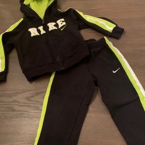 Toddler Nike sweatsuit set